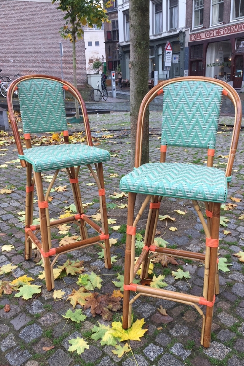 barkrukken-groen-met-hoge-rugleuning-rotan barkrukken-groen-met-hoge-rugleuning