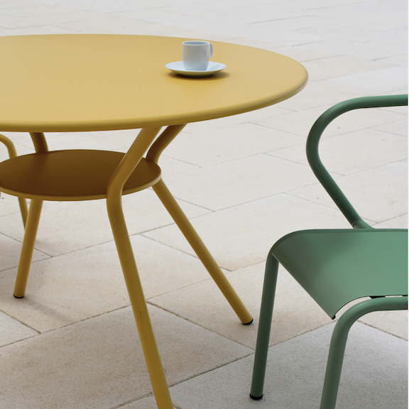 Alva-Terrastafel-Gele terrastafel horeca-terras-kleurrijk-maison-gatti