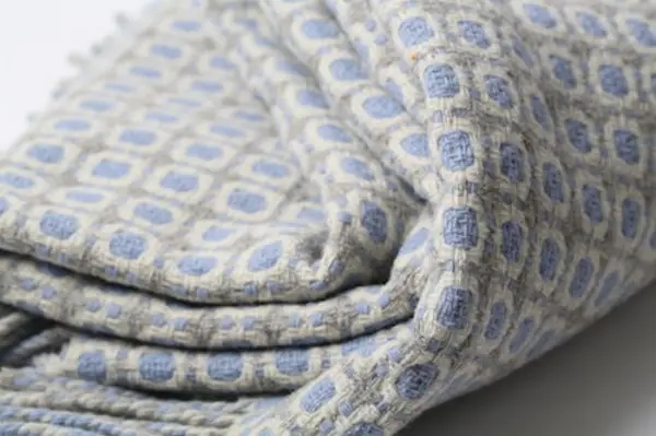 grijze deken -zachtblauwe plaid