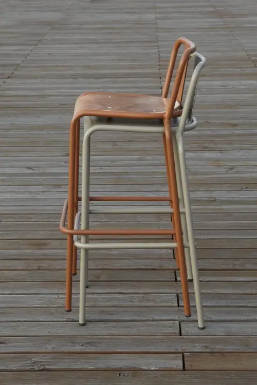 stapelbare-adico-barkrukken-met-rugleuning